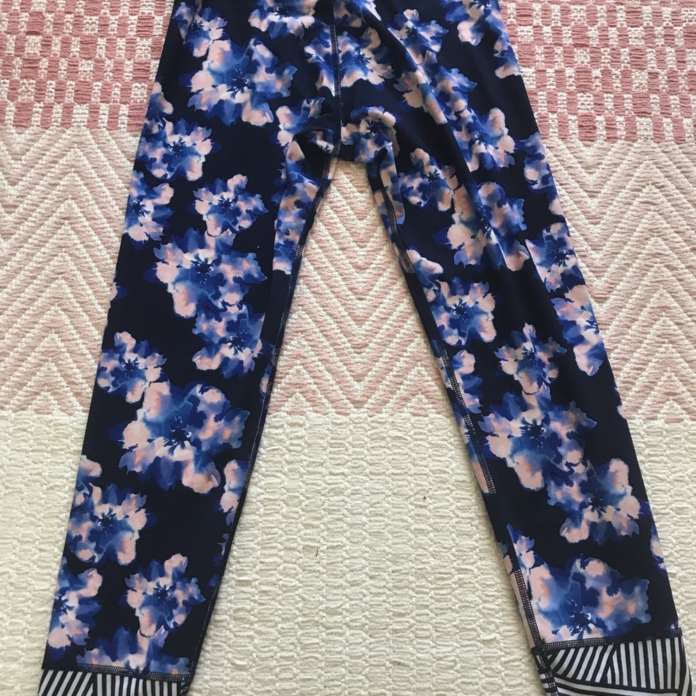 Women’s Old navy full length leggings Size Medium